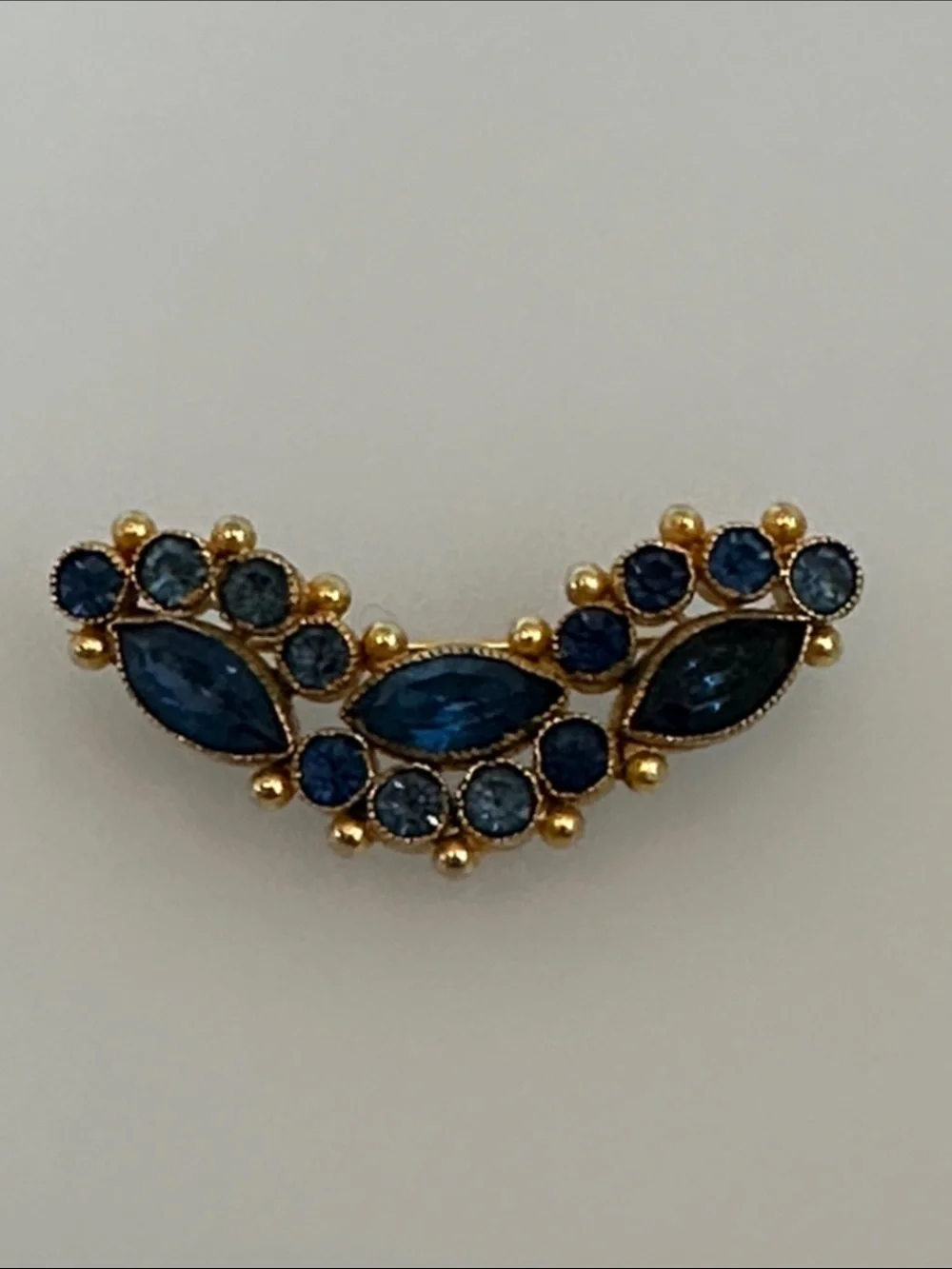 Vintage Gold-Tone Blue Crystal Ear Cuff - Elegant Navy Accent